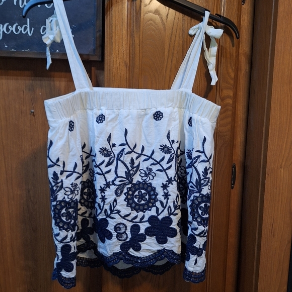 Draper James RSVP Embroidered White and Blue Women's Halter Top In A Small. - Picture 10 of 10